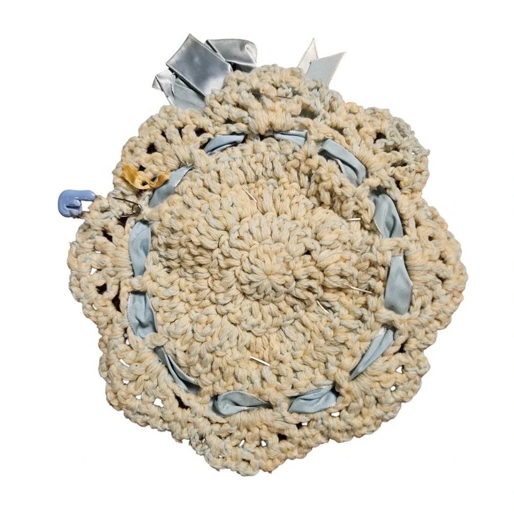 VTG Baby Handmade Crochet‎ Safety Pin Cushion Holder Nursery Round Blue Ribbon